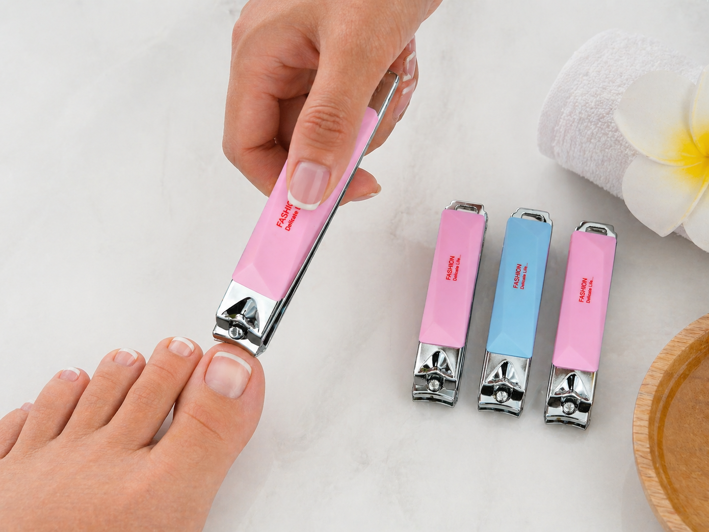Set of 4 Premium Nail Clippers with Stylish Protective Cover – Sharp Stainless Steel Nail Cutter for Manicure & Pedicure – Durable, Ergonomic Design for Men & Women