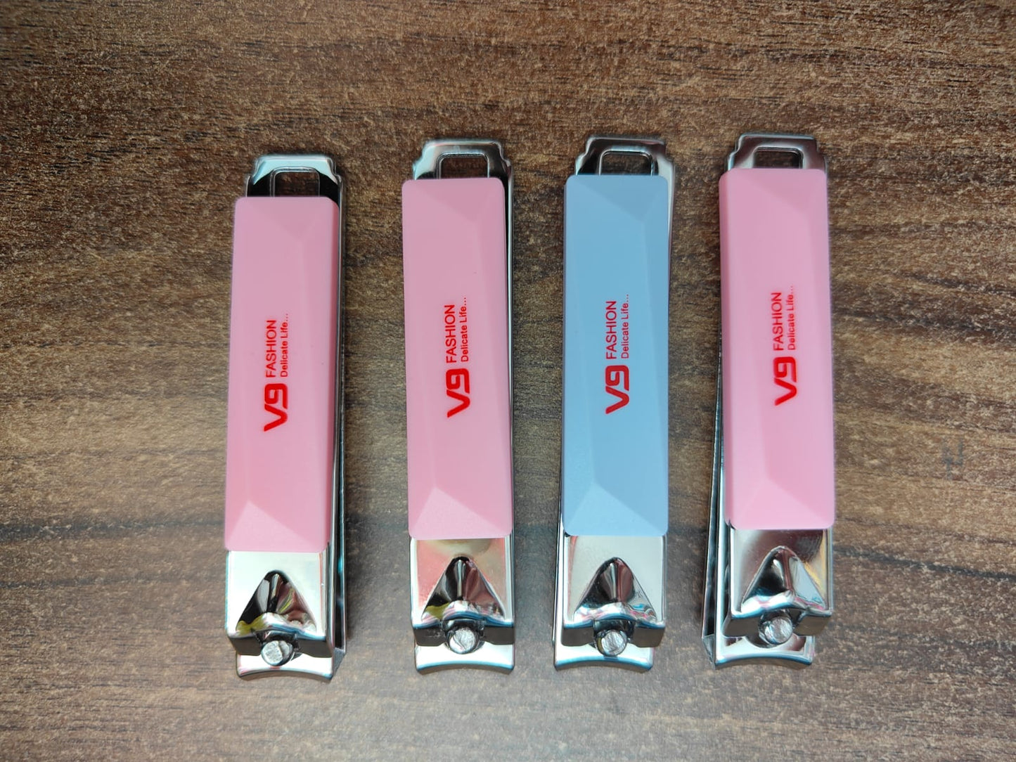 Set of 4 Premium Nail Clippers with Stylish Protective Cover – Sharp Stainless Steel Nail Cutter for Manicure & Pedicure – Durable, Ergonomic Design for Men & Women